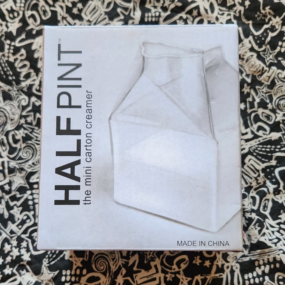 Half pint mini carton creamer